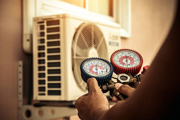 Professional Hvac technician working in Amana, IA